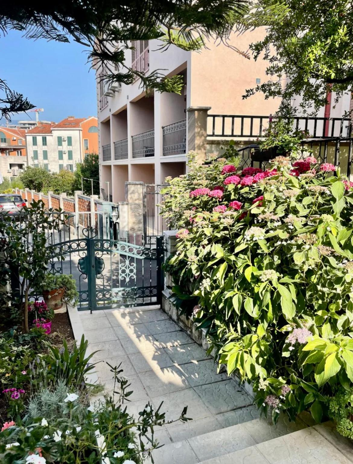 Apartment Your Sea Nest Budva